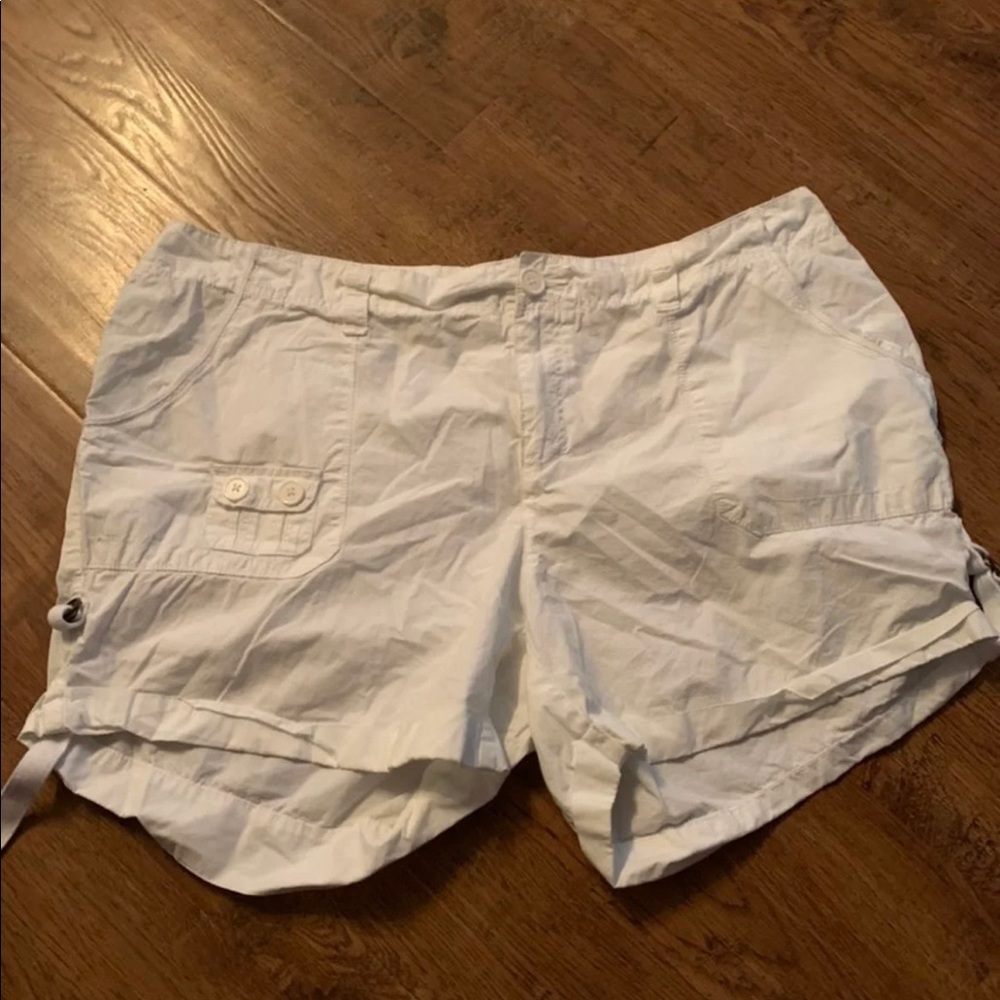 Women’s Avenue cargo shorts 16 waist 40in